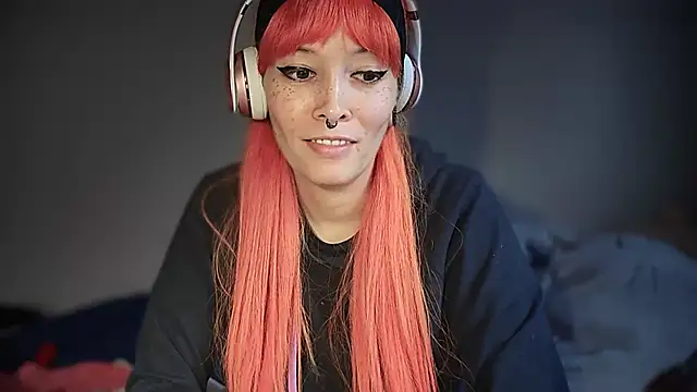 Snapshot of FRRANNKIE chatting on October 2025 06:41:02 PM FRRANNKIE online show from October 2025 06:41:02 PM