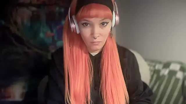 Snapshot of FRRANNKIE chatting on December 2025 11:47:01 AM FRRANNKIE online show from December 2025 11:47:01 AM