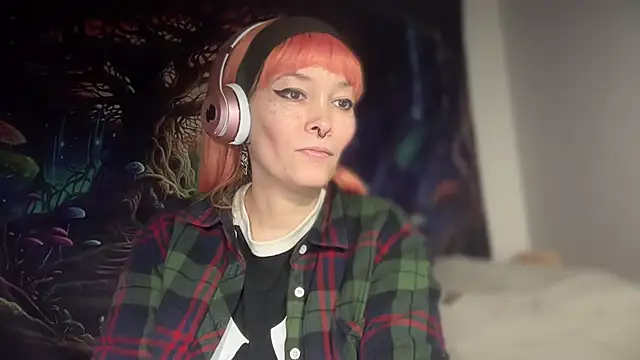 Snapshot of FRRANNKIE chatting on December 2025 12:10:01 PM FRRANNKIE online show from December 2025 12:10:01 PM