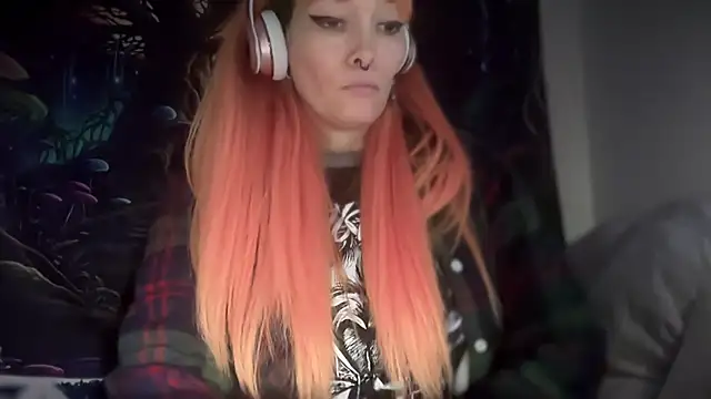 Snapshot of FRRANNKIE chatting on December 2025 02:23:02 PM FRRANNKIE online show from December 2025 02:23:02 PM