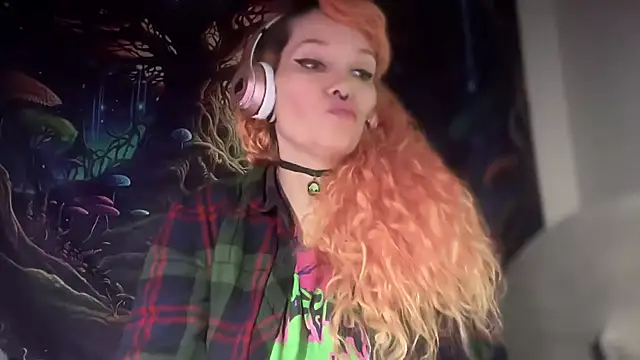 Snapshot of FRRANNKIE chatting on January 2026 01:27:02 PM FRRANNKIE online show from January 2026 01:27:02 PM