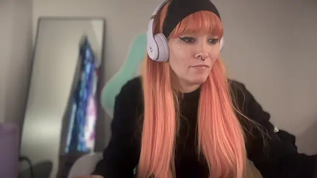 Snapshot of FRRANNKIE chatting on February 2026 06:33:01 PM FRRANNKIE online show from February 2026 06:33:01 PM