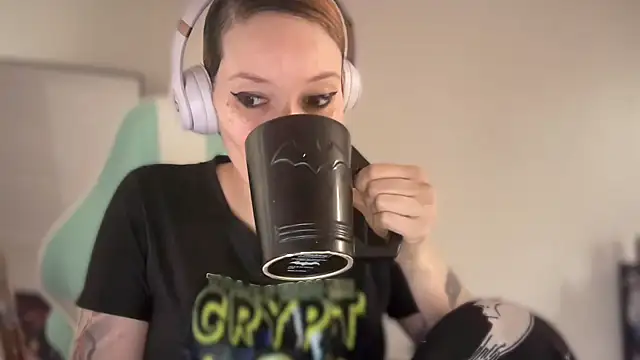 Snapshot of FRRANNKIE chatting on February 2026 08:02:01 PM FRRANNKIE online show from February 2026 08:02:01 PM