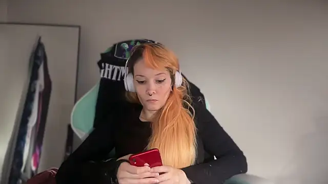 Snapshot of FRRANNKIE chatting on February 2026 11:32:02 AM FRRANNKIE online show from February 2026 11:32:02 AM