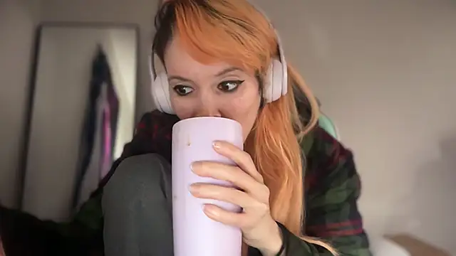 Snapshot of FRRANNKIE chatting on February 2026 12:58:02 PM FRRANNKIE online show from February 2026 12:58:02 PM