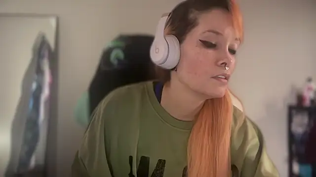 Snapshot of FRRANNKIE chatting on February 2026 03:21:01 PM FRRANNKIE online show from February 2026 03:21:01 PM