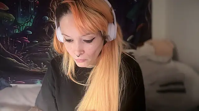 Snapshot of FRRANNKIE chatting on February 2026 03:54:01 PM FRRANNKIE online show from February 2026 03:54:01 PM