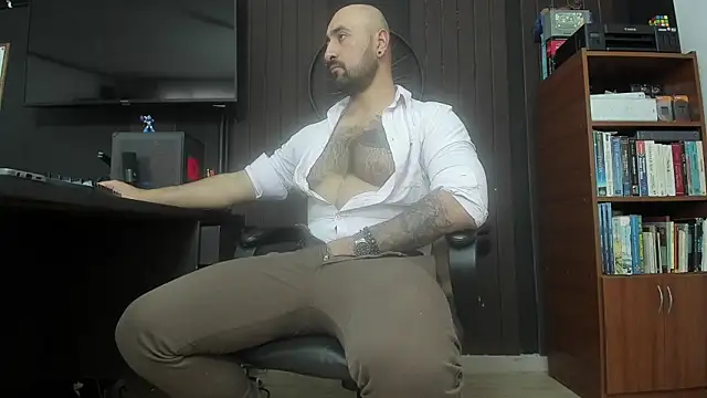 Snapshot of Leon_1234 chatting on November 2025 07:07:02 PM Leon 1234 online show from November 2025 07:07:02 PM