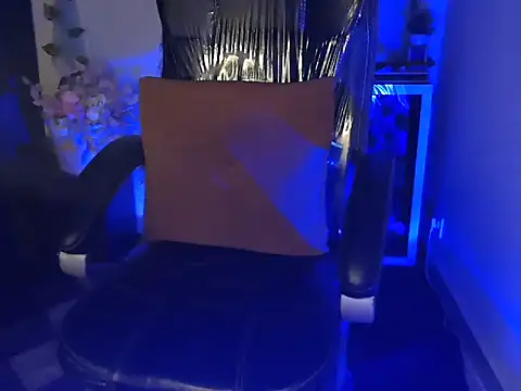 Snapshot of shivi_moto chatting on December 2025 05:27:02 AM shivi moto online show from December 2025 05:27:02 AM