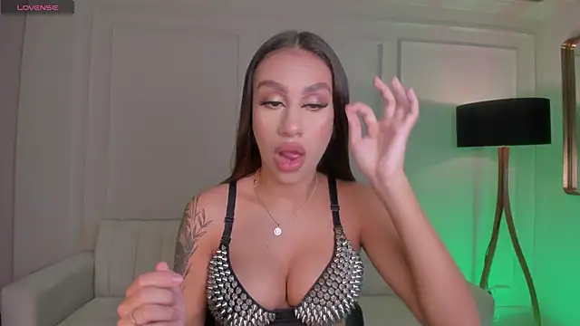 DannaCruz online show from March 2025 06:44:01 PM