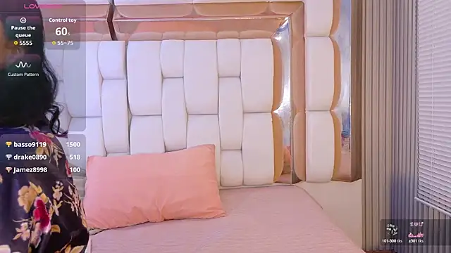 valkiria moore online show from September 2025 07:59:02 PM