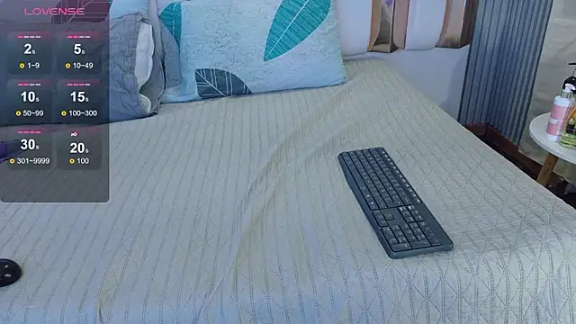 valkiria moore online show from February 2026 08:07:02 PM