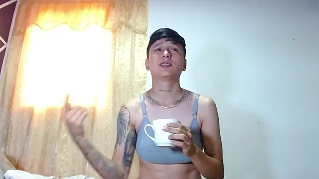 Snapshot of Tamarahryan chatting on January 2025 03:06:01 PM Tamarahryan online show from January 2025 03:06:01 PM