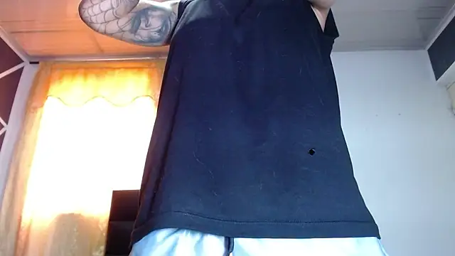 Snapshot of Tamarahryan chatting on February 2025 03:41:02 PM Tamarahryan online show from February 2025 03:41:02 PM