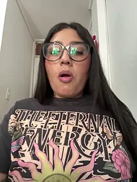 Snapshot of croftsmila chatting on November 2025 08:47:01 PM croftsmila online show from November 2025 08:47:01 PM