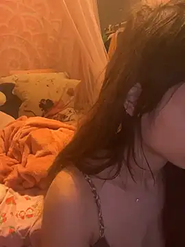 LaPetitechienne1 online show from March 2025 09:32:02 PM