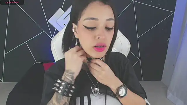 farichell online show from November 2025 09:05:02 PM