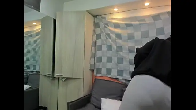 Mhelanny2 online show from November 2025 06:46:02 PM