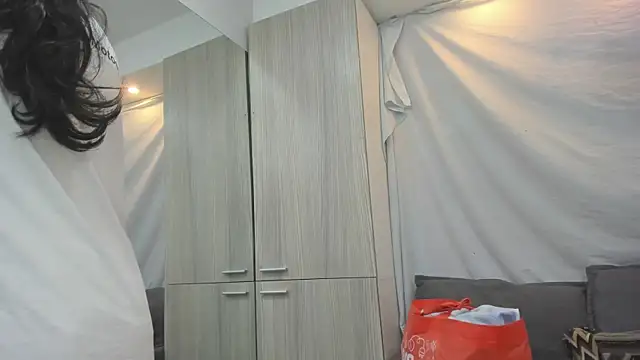 Mhelanny2 online show from February 2026 05:16:01 PM