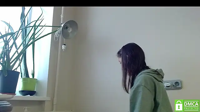 Snapshot of Sophi_Cute chatting on November 2025 12:00:02 PM Sophi Cute online show from November 2025 12:00:02 PM