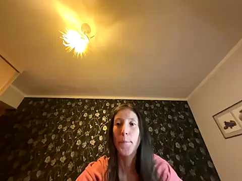 Snapshot of Sophi_Cute chatting on November 2025 04:08:02 PM Sophi Cute online show from November 2025 04:08:02 PM