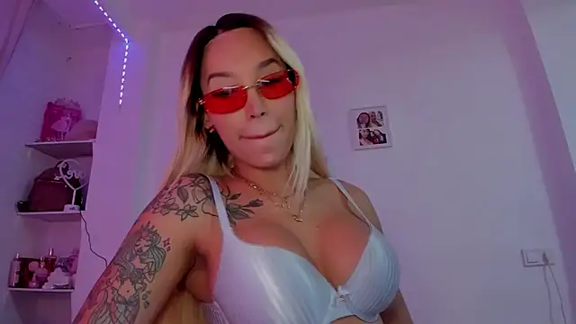  viioletweekend  online show from November 2025 08:44:01 PM