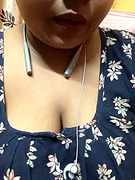 Sophiaboudi online show from February 2025 05:48:01 PM