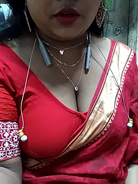 Sophiaboudi online show from November 2025 05:42:01 PM