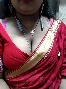 Sophiaboudi online show from November 2025 05:45:02 PM