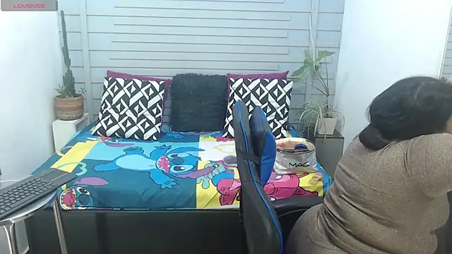 evelin zaens online show from February 2025 04:03:02 AM