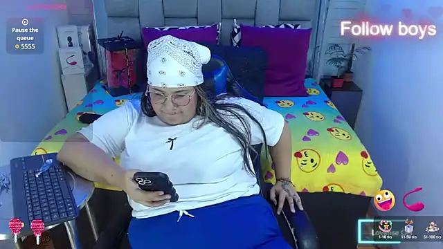 evelin zaens online show from October 2025 04:35:02 PM