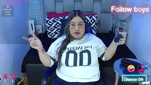 evelin zaens online show from November 2025 04:44:02 AM