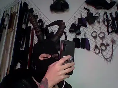 Snapshot of FeticheMacabre chatting on December 2024 10:59:02 PM FeticheMacabre online show from December 2024 10:59:02 PM