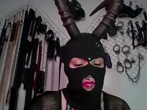 Snapshot of FeticheMacabre chatting on December 2024 01:04:02 AM FeticheMacabre online show from December 2024 01:04:02 AM