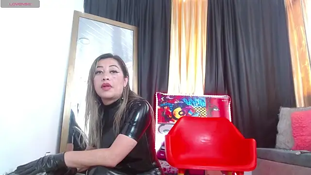 Snapshot of LatexDevil_Blondie chatting on December 2024 08:01:02 PM LatexDevil Blondie online show from December 2024 08:01:02 PM