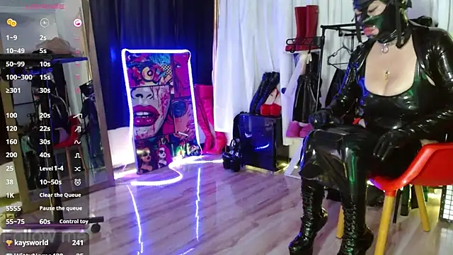 Snapshot of LatexDevil_Blondie chatting on February 2025 06:27:02 PM LatexDevil Blondie online show from February 2025 06:27:02 PM