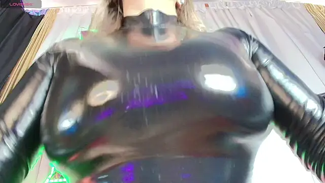 Snapshot of LatexDevil_Blondie chatting on February 2025 02:32:01 PM LatexDevil Blondie online show from February 2025 02:32:01 PM