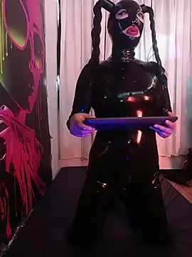 Snapshot of LatexDevil_Blondie chatting on June 2026 05:00:01 PM LatexDevil Blondie online show from June 2026 05:00:01 PM