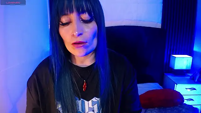 alicia moom online show from November 2025 07:46:02 PM