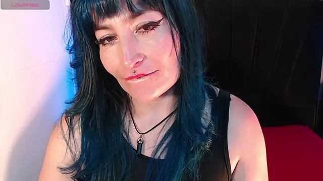 alicia moom online show from July 2026 08:01:01 PM