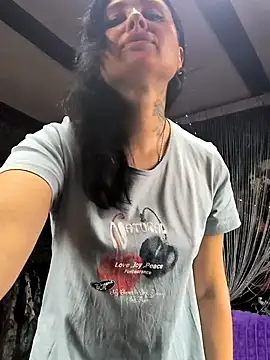 KikiXRed online show from November 2025 11:10:01 AM