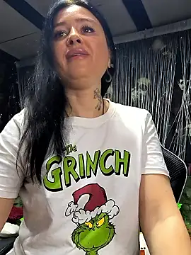 Snapshot of KikiXRed chatting on January 2026 05:22:02 AM KikiXRed online show from January 2026 05:22:02 AM