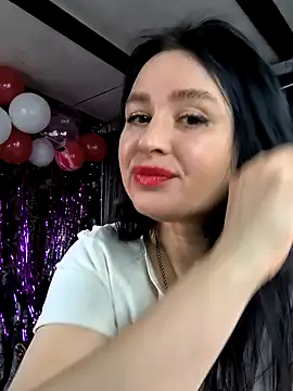 Snapshot of KikiXRed chatting on February 2026 06:43:02 AM KikiXRed online show from February 2026 06:43:02 AM