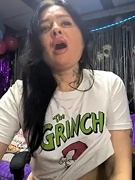 Snapshot of KikiXRed chatting on February 2026 05:13:02 PM KikiXRed online show from February 2026 05:13:02 PM