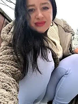 Snapshot of KikiXRed chatting on February 2026 06:45:01 AM KikiXRed online show from February 2026 06:45:01 AM