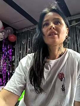 Snapshot of KikiXRed chatting on March 2026 11:27:02 AM KikiXRed online show from March 2026 11:27:02 AM