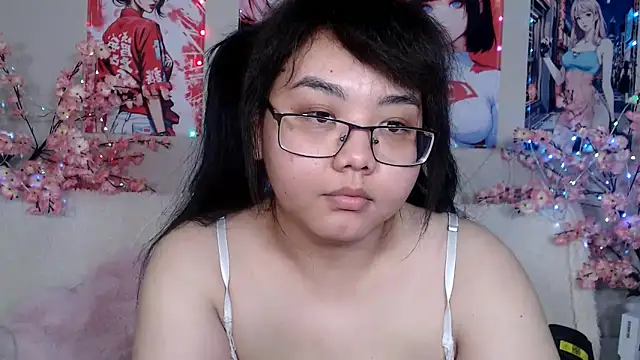 Snapshot of Moertomlly chatting on June 2026 06:15:02 AM Moertomlly online show from June 2026 06:15:02 AM