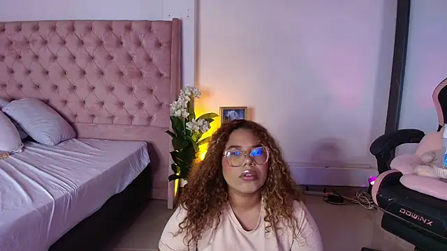  nickypurple  online show from February 2026 01:34:01 PM