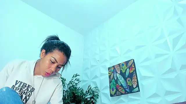 Hellen Sky online show from March 2025 07:04:02 PM