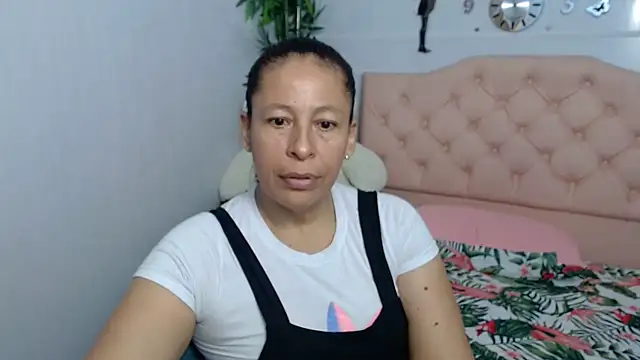 mature martina online show from September 2025 11:08:01 PM